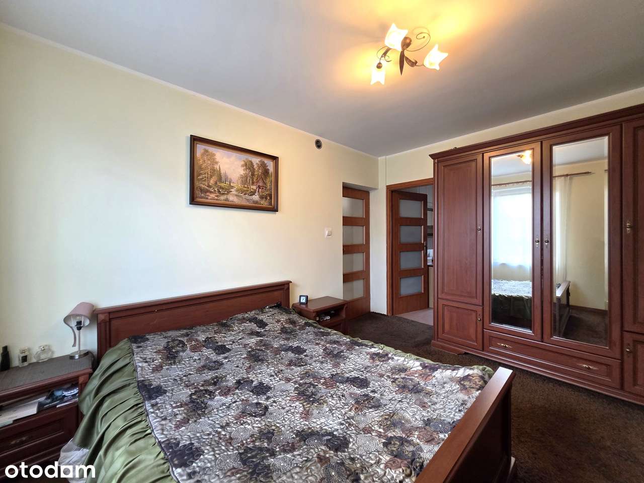 Dom 5/6 pokoi_taras_kominek_fotowoltaika_oddzielny garaż-16