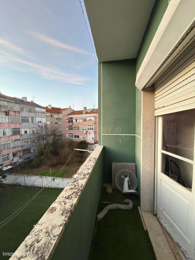 T2 no centro da Amadora, junto ao Babilónia e Metro-9