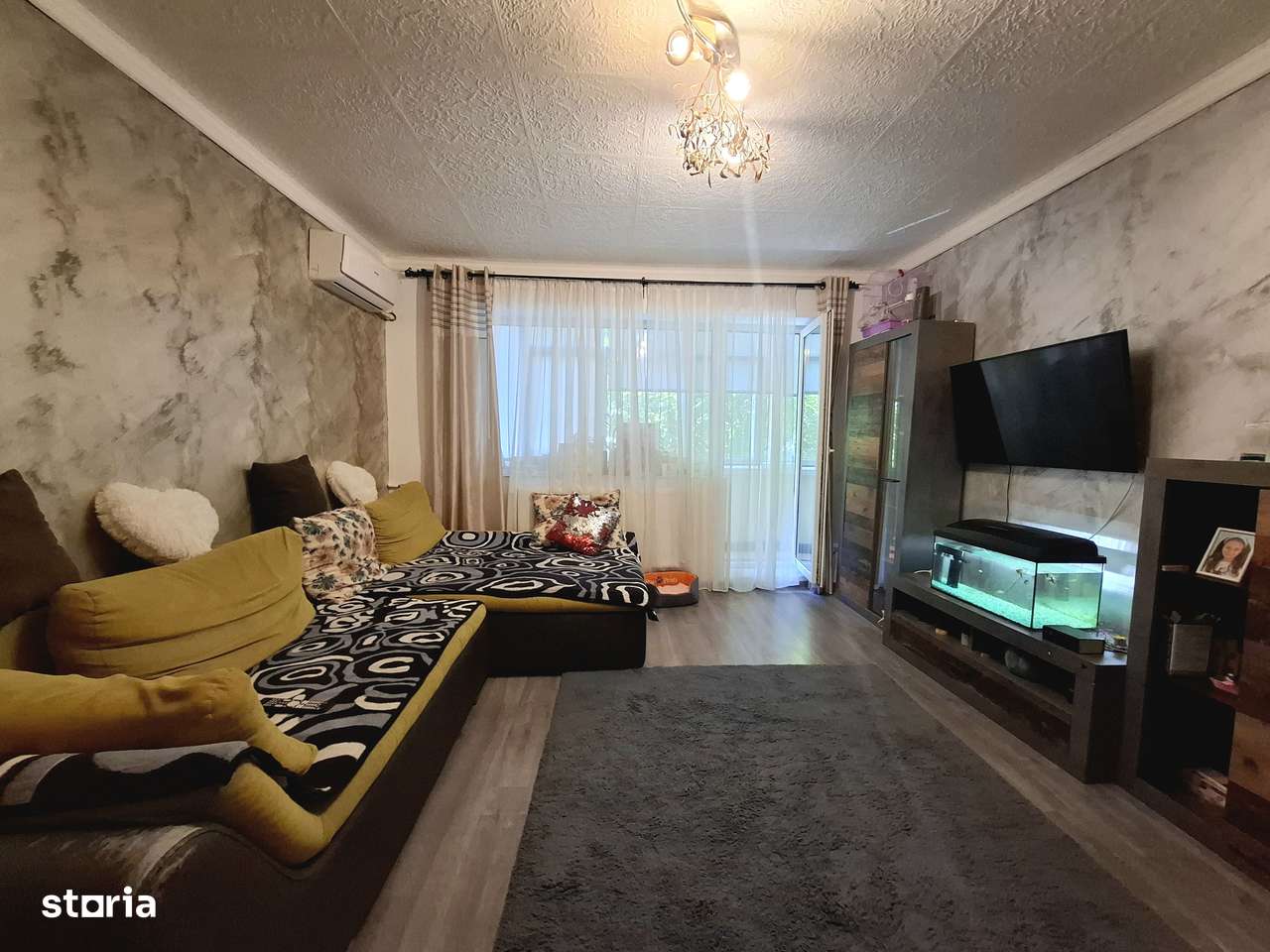 Apartament cu 3 camere de vanzare, zona Nord-0