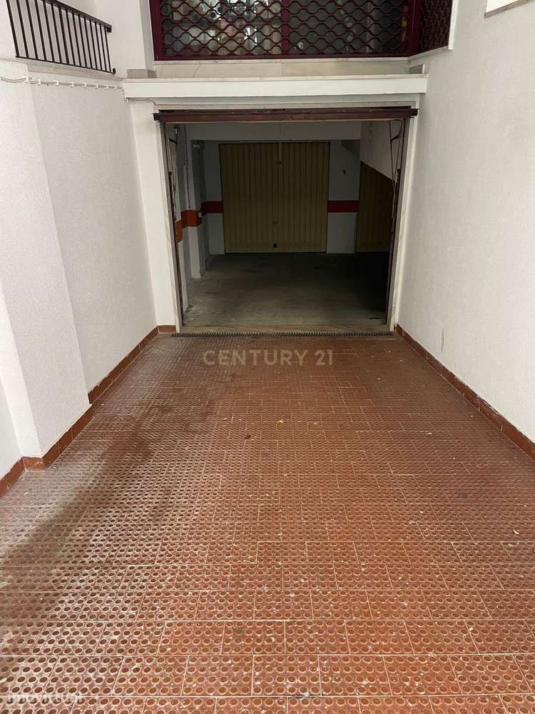 **Box na Rua Maria Carlota D´Oliveira para arrendar!** - Grande imagem: 4/8