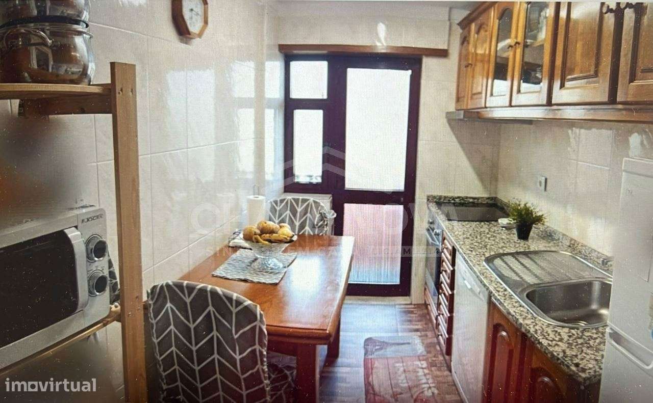 Apartamento T2 com varanda em Rio Tinto-2