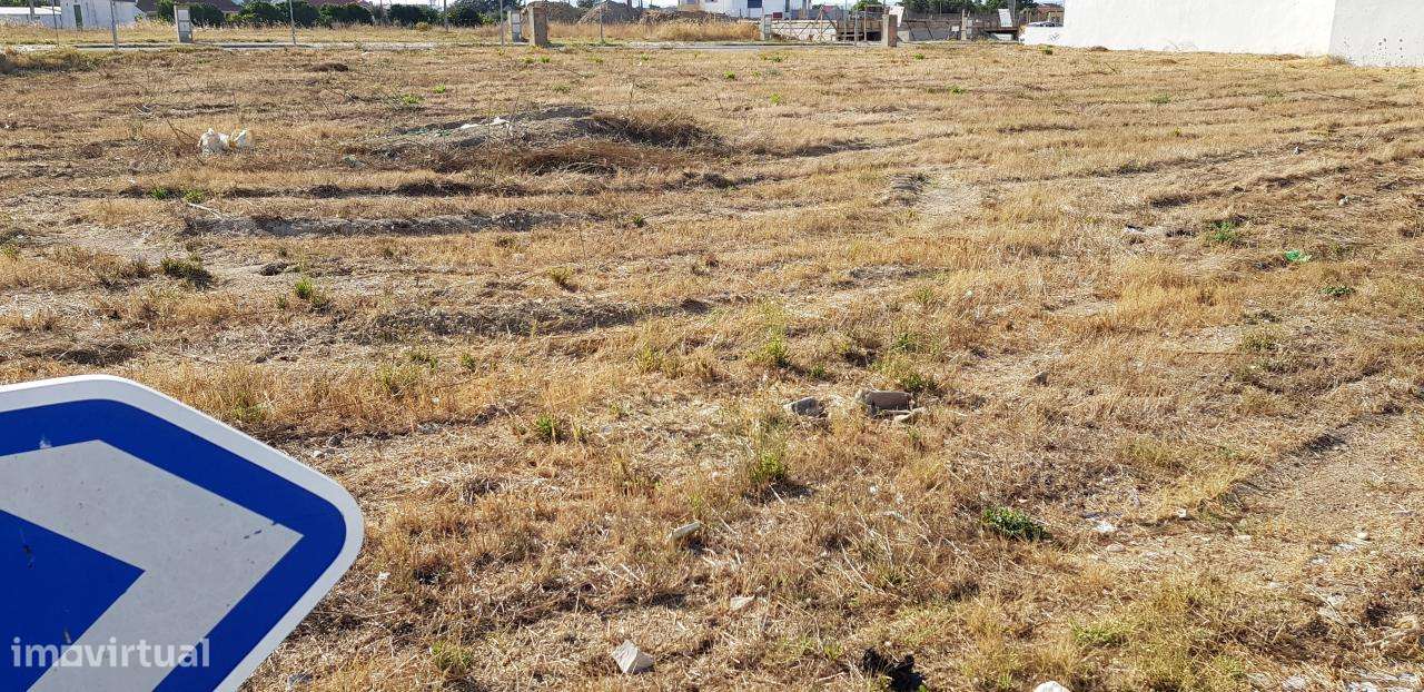 Lote de terreno para construção de moradia em banda-0