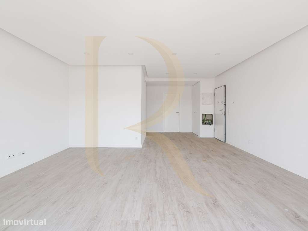 Apartamento T3 com elevador, parqueamento e arrecadação com condomí...-1