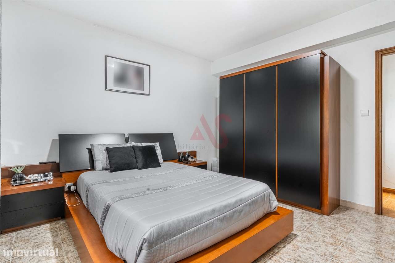 Moradia T3+3 com Duas Habitações Independentes – Excelente Oportunidad-23