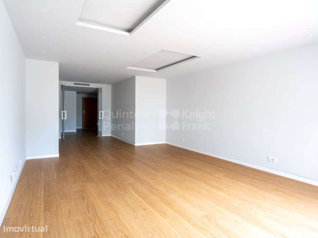 Apartamento T3 com varanda e garagem em Carcavelos - Grande imagem: 2/27