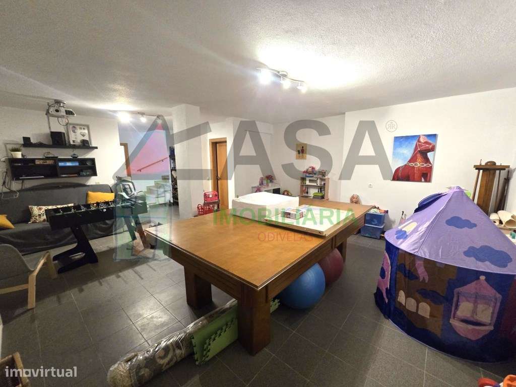 Moradia T4 com Terraço e Vista Desafogada em Loures-52