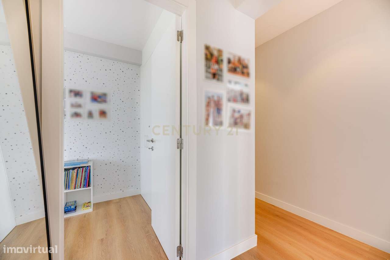 Fantástico T4 Alvalade com varandas, estacionamento e arrecadação-56