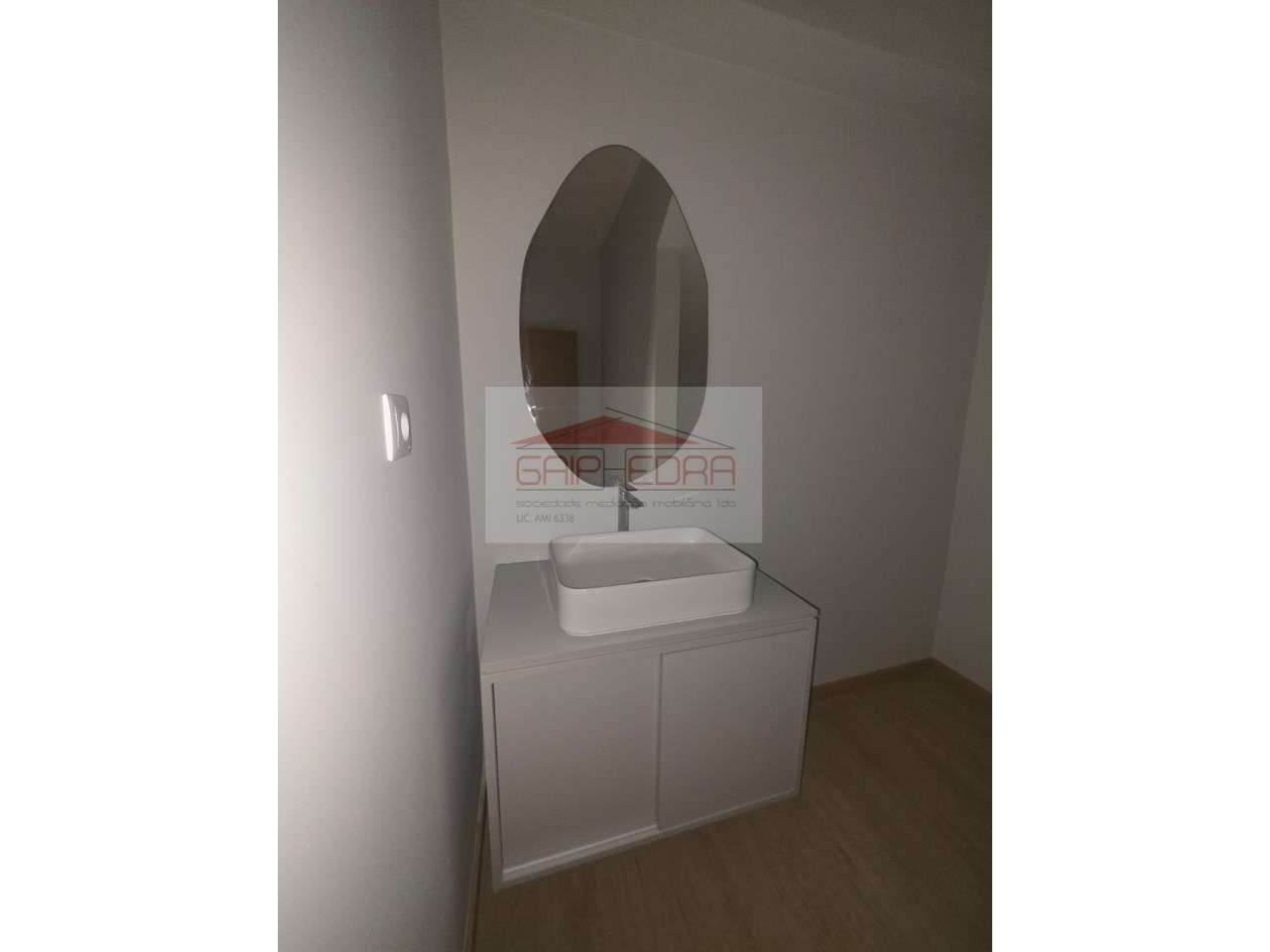 Moradia 4 frentes nova  com 840 m2 terreno em Felgueiras-34