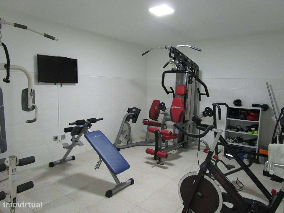 Moradia T4 - Quinta das Luzes - C/ Piscina-20