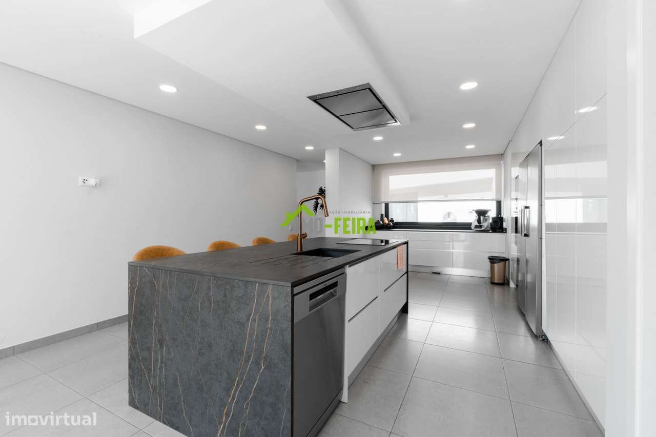 MORADIA LUXO COM PISCINA-5