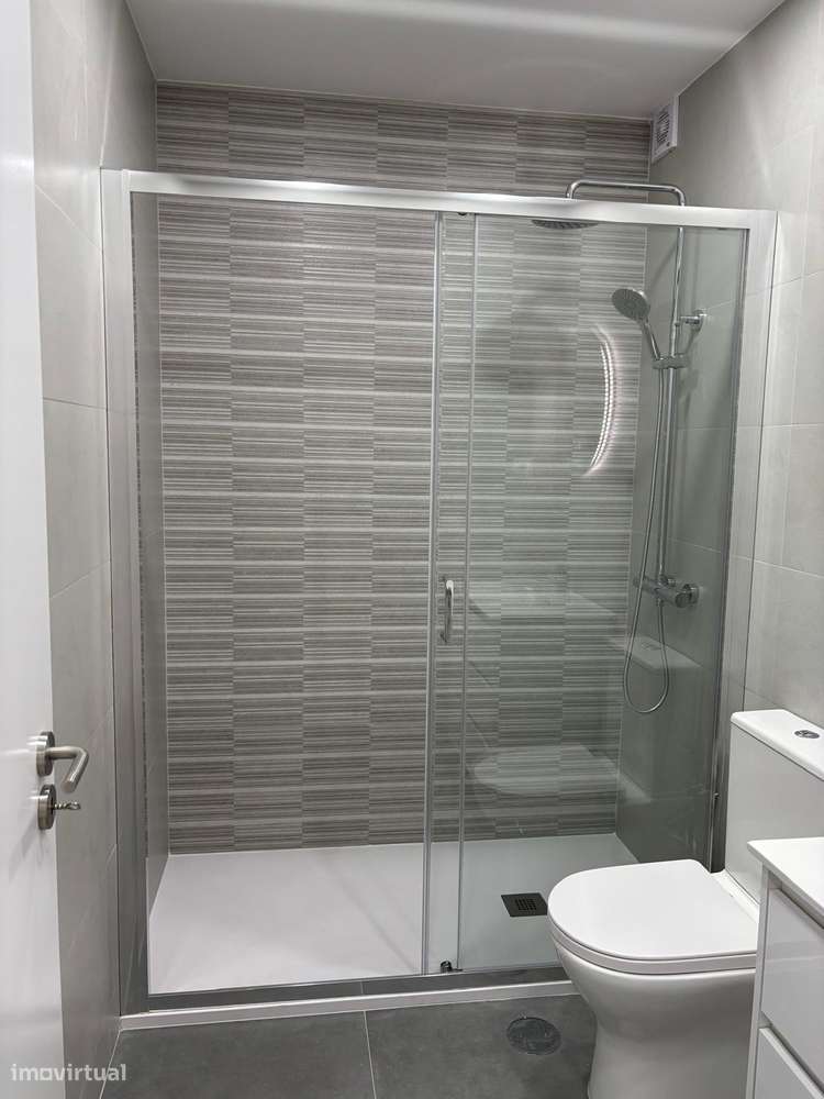 Apartamento T2 Totalmente Renovado com Pequeno Quintal - Bonfim-16