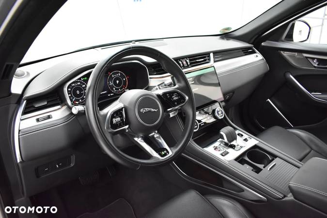 Jaguar F-Pace D200 AWD R-Dynamic Black - 18