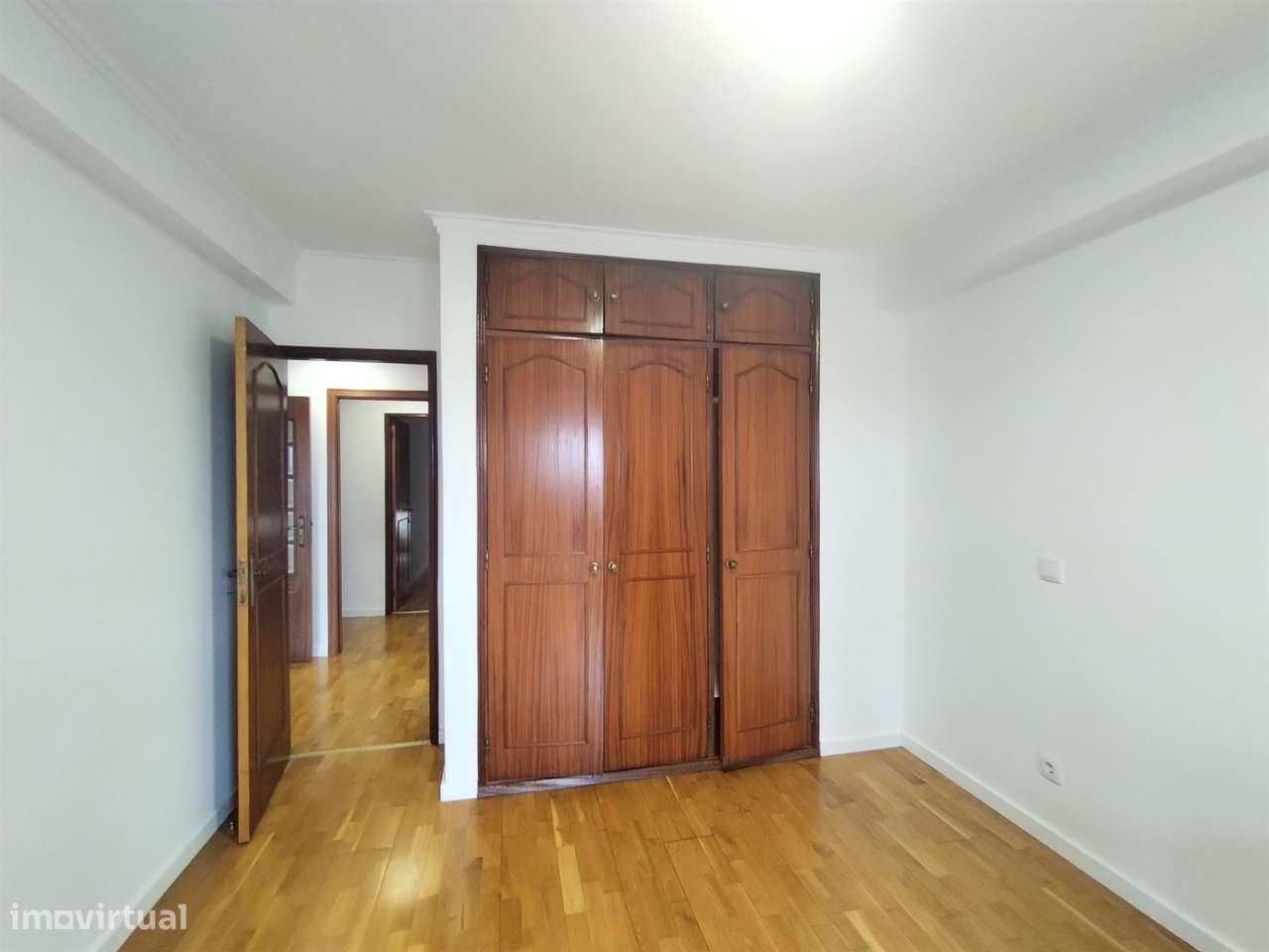 Apartamento T3 / Varandas / Marquise / Garagem / Quinta do Bispo / Lei-6