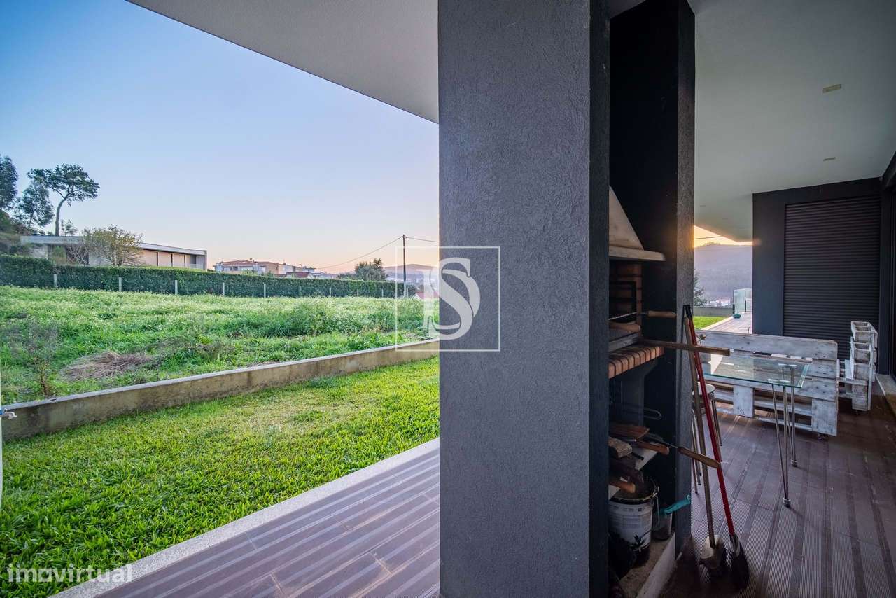 Moradia Individual T3, com jardim e vistas desafogadas-27