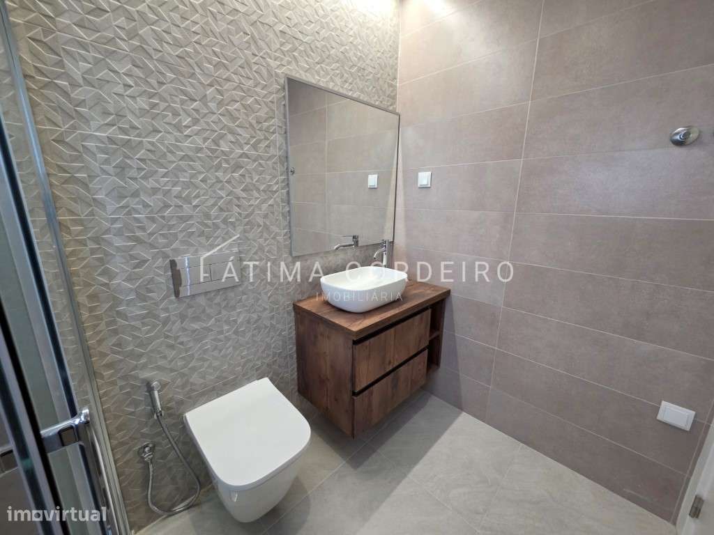 Fantástica Moradia Isolada Térrea T4 Fernão Ferro-14