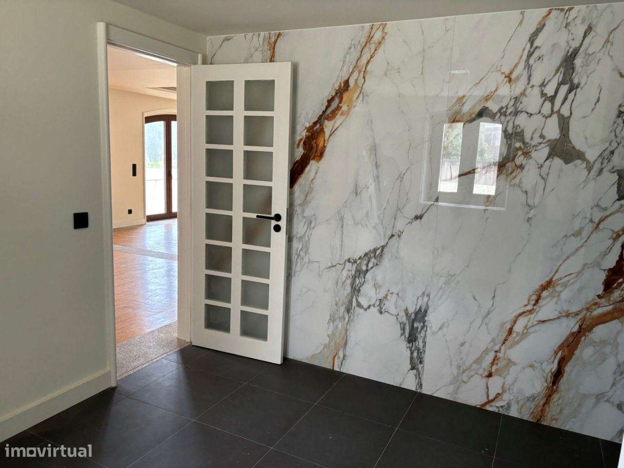 Magnífica Moradia 4 frentes/2 suites/garagem 4 carros/a 350m da praia-10