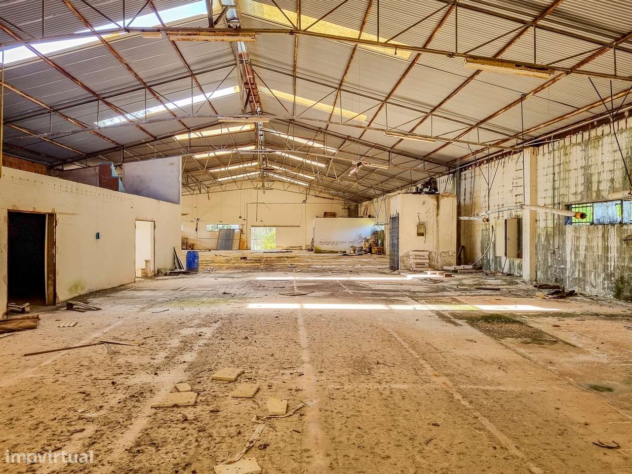 Armazém destinado a Indústria e Armazém – Macieirinha, Leiria - Grande imagem: 3/39