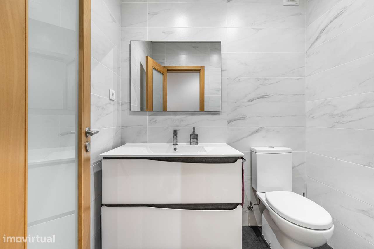 Apartamento T3 renovado no centro de Braga-5