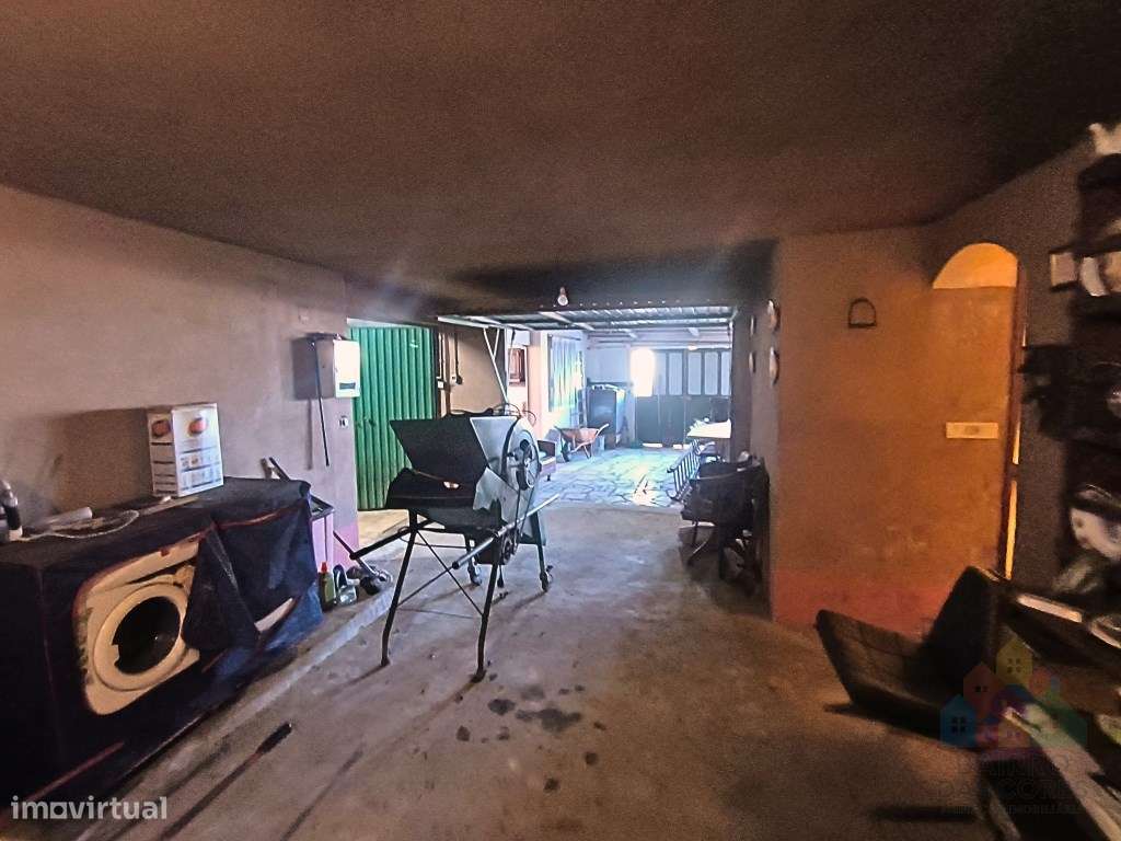 Moradia térrea com terreno junto aos acessos da A13-7