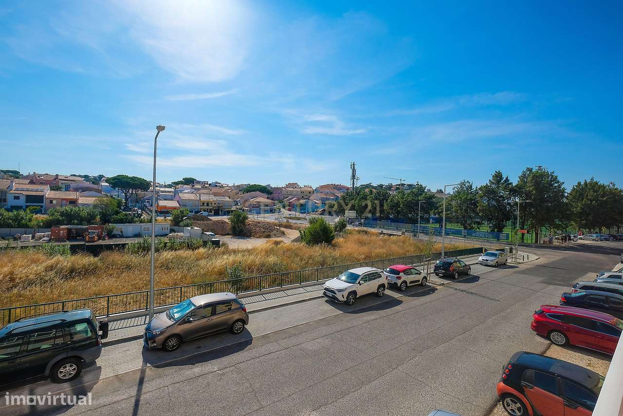 Apartamento T3 Totalmente Renovado | Estoril | Junto aos Salesianos-18