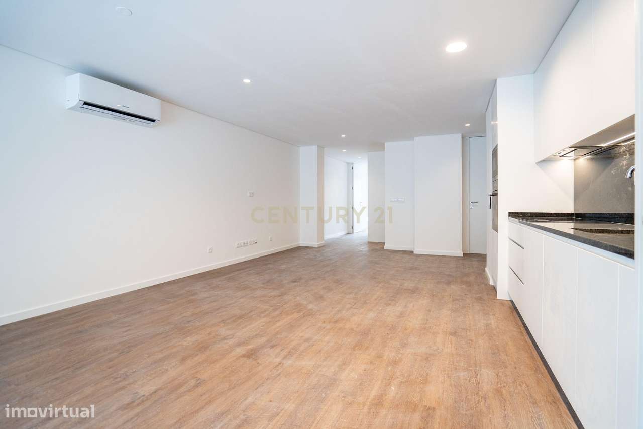 T1 Novo a Estrear com Terraço de 200m² | Ollea Village | Garagem-12