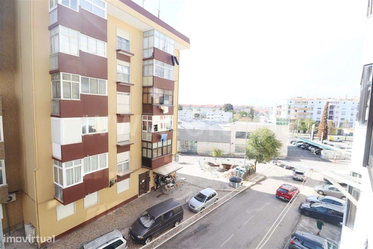 Apartamento t2; Laranjeiro-9