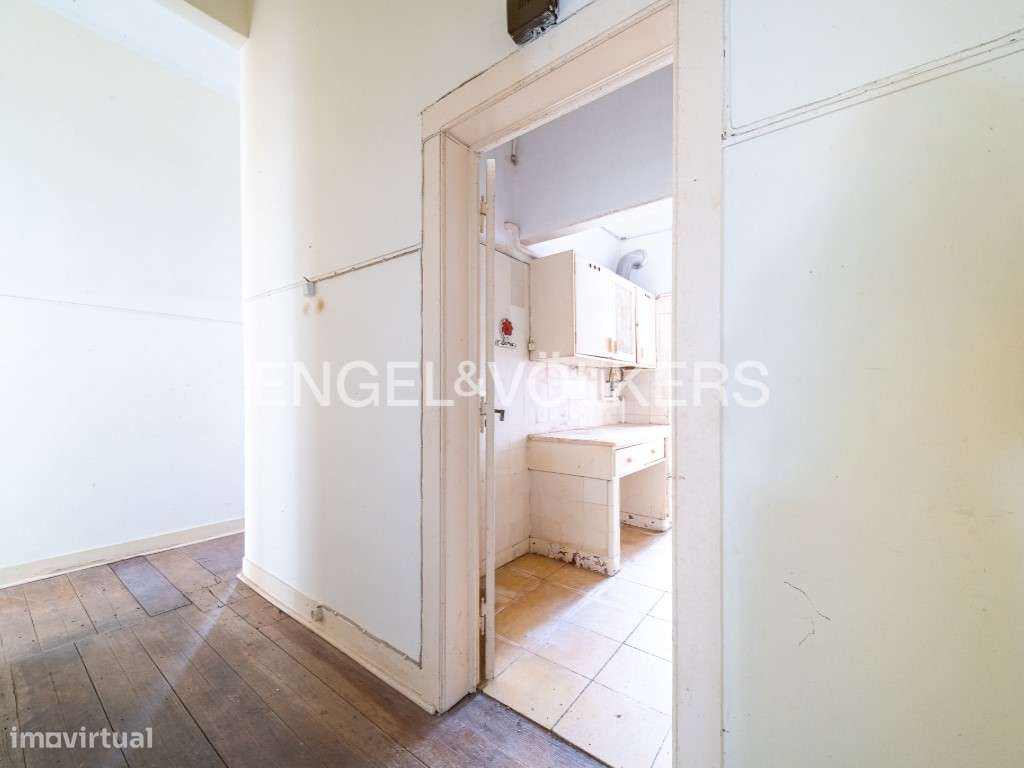 Apartamento por Remodelar com jardim na Graça-4