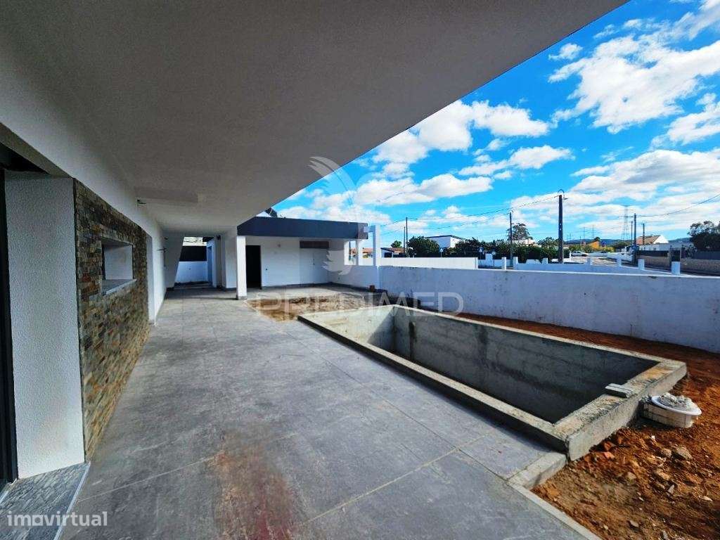 Moradia Isolada T3, c/Piscina e Box, Qta. Marquesa - Q. Anjo - Grande imagem: 2/37