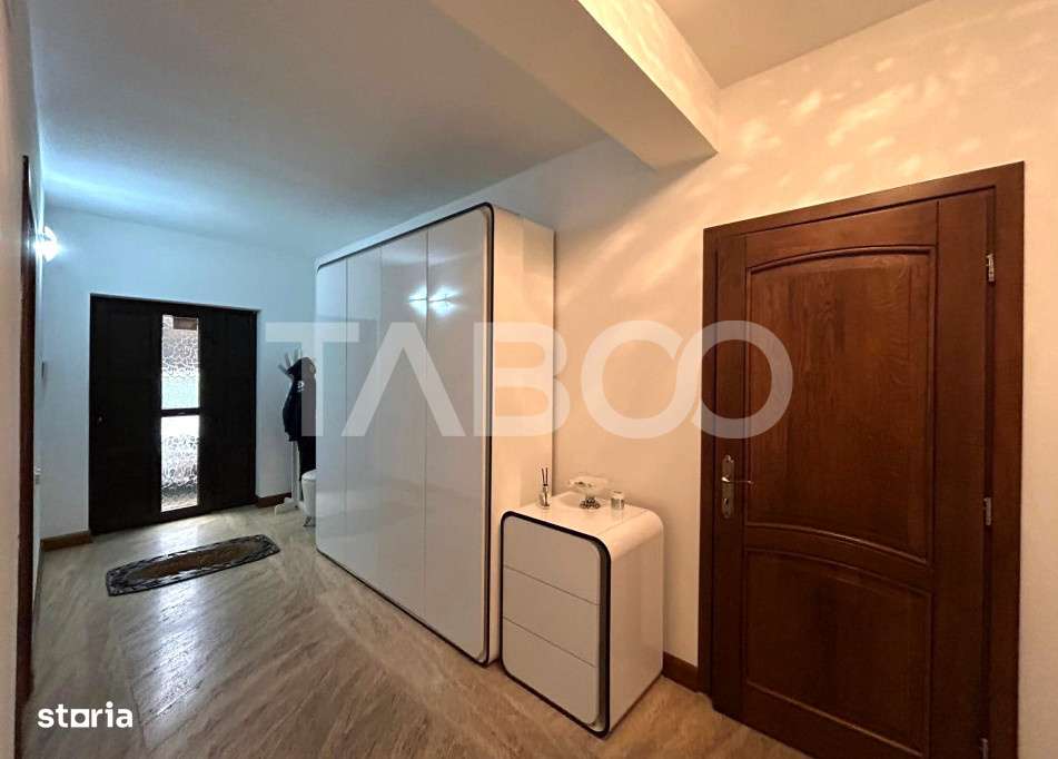 Casa de vanzare cu 5 camere 2 balcoane garaj incalzit 2 bai in Sibiu - Imagine principală: 4/19