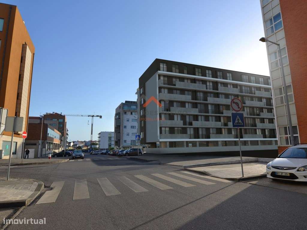 Apartamento T3 com 2 lugares de garagem e arrumo fechado Viva o mel...-17