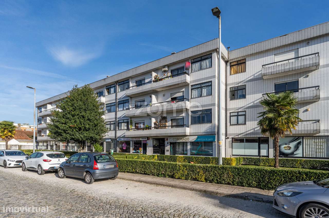 Apartamento T3 com 2 Varandas - Box , Junto à Estação de S. Romão - Grande imagem: 2/27