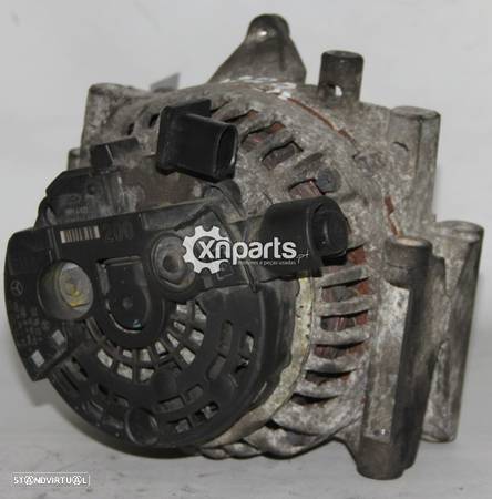 Alternador  Usado MERCEDES-BENZ C-CLASS (W203) C 220 CDI (203.008) REF.  0 124 6... - 2