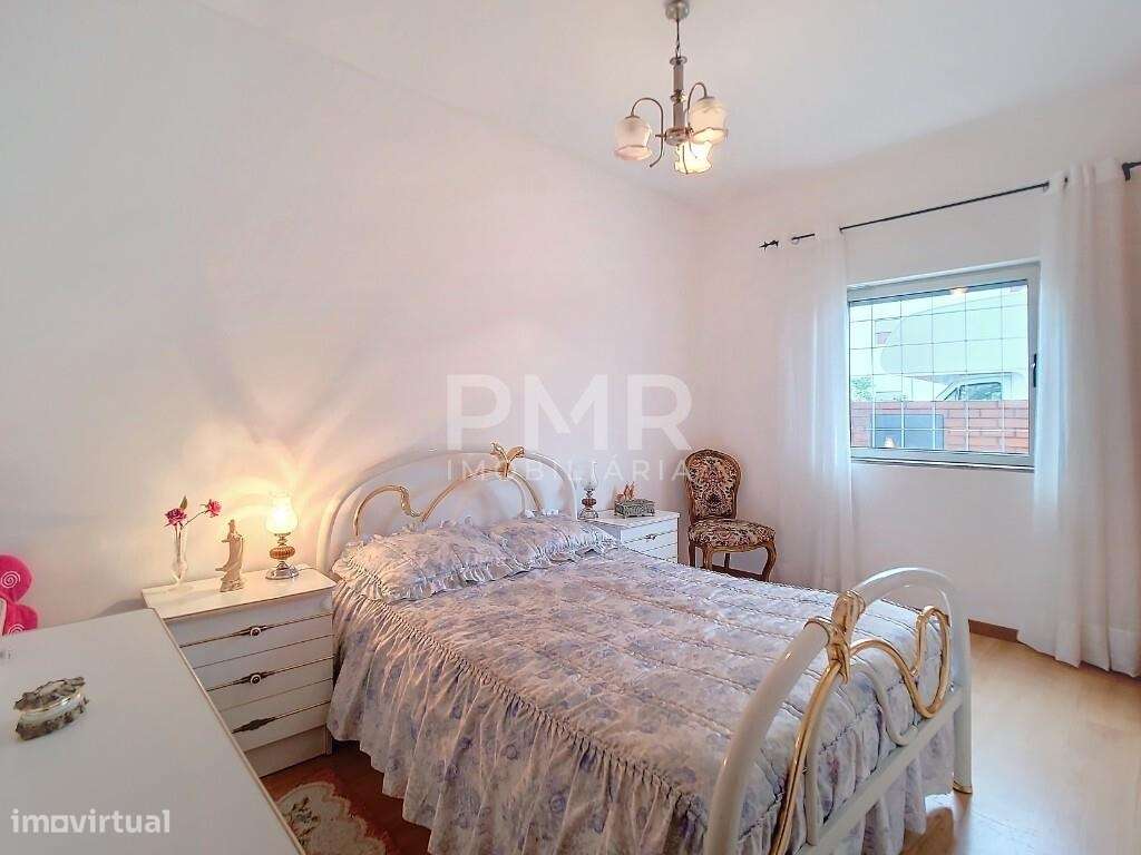 Moradia T4 em Santa Clara-14