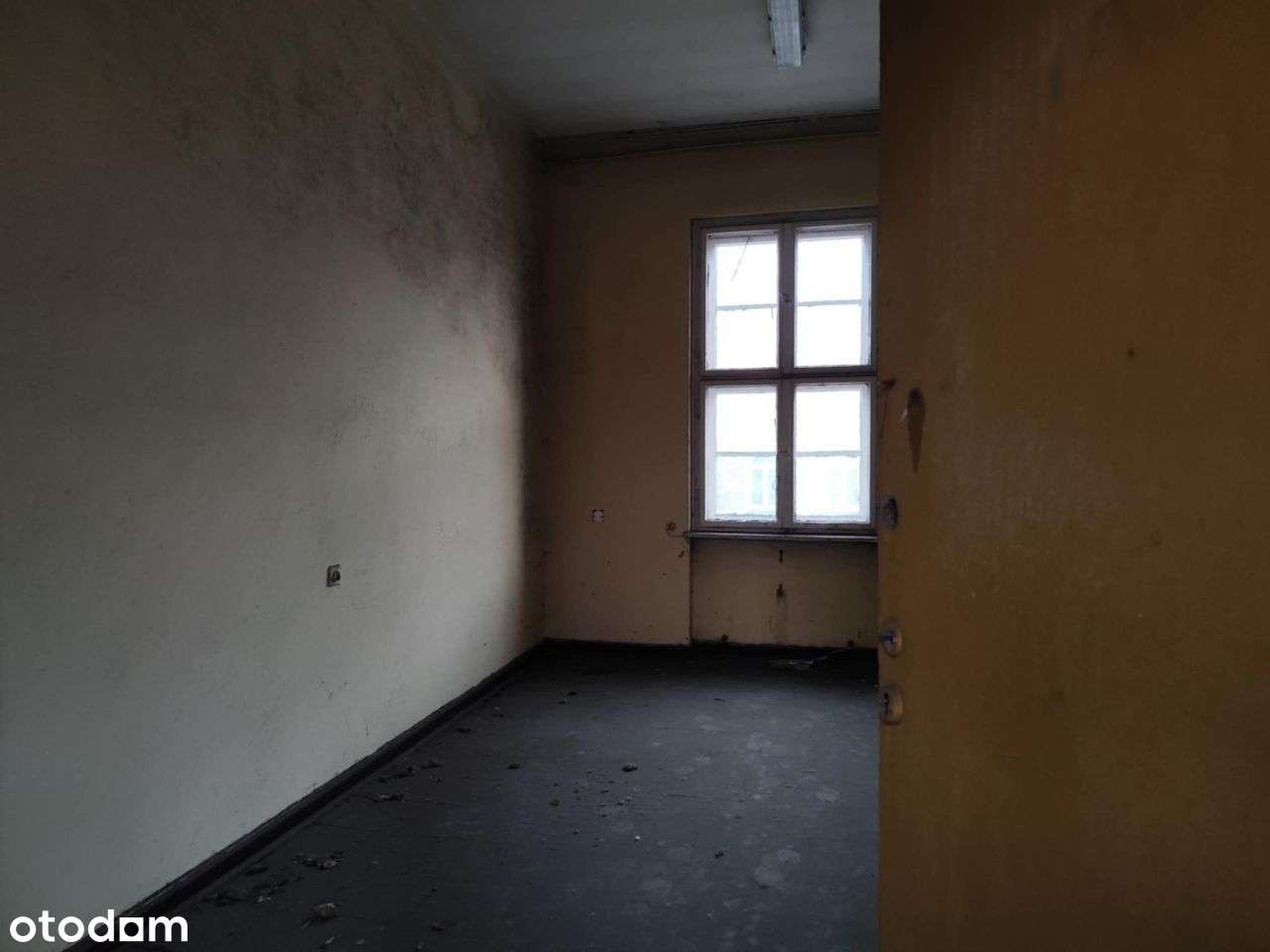 Budynek MIESZKALNO - USŁUGOWY w centrum miasta-10