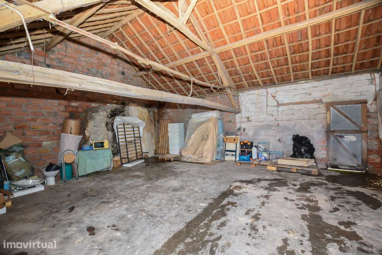 Moradia T3 + 1 Renovada + Garagem + Moradia em ruinas e diversos anexo-17