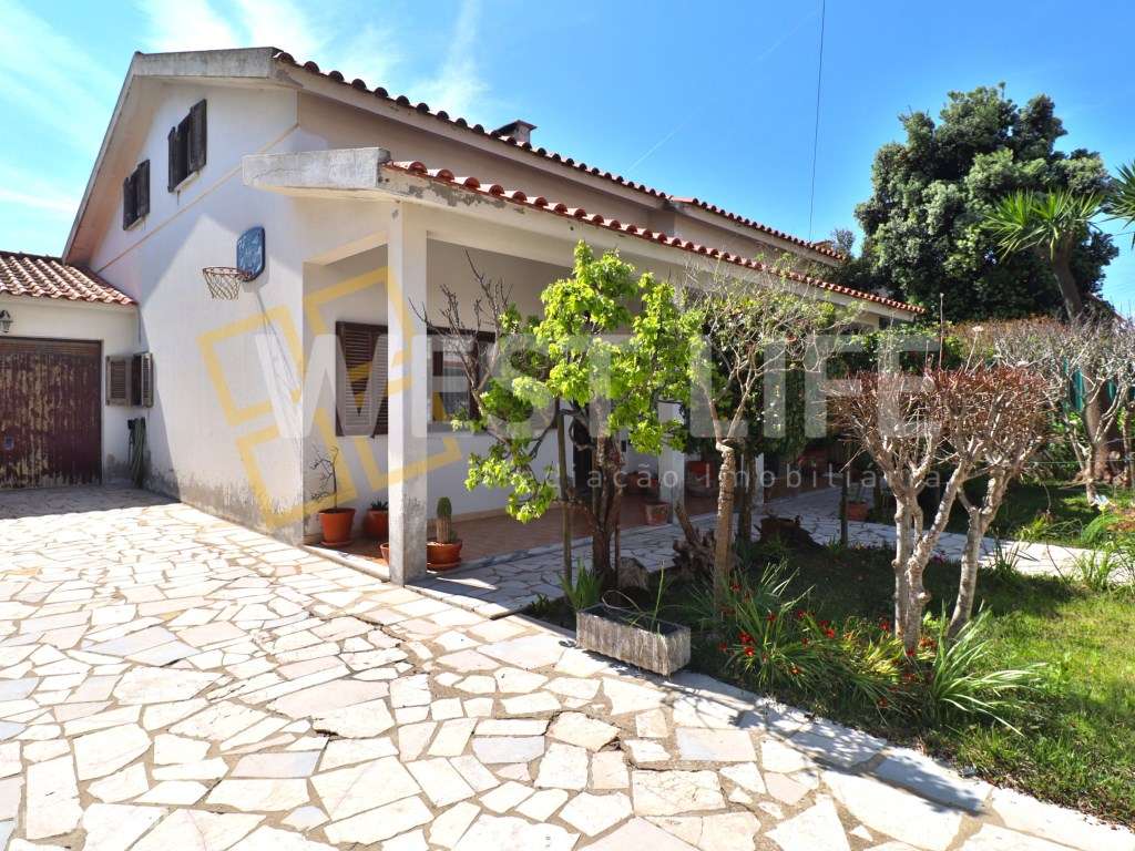 Moradia T4 com agradável jardim e churrasqueira - A 5 minutos da Pr... - Grande imagem: 4/39