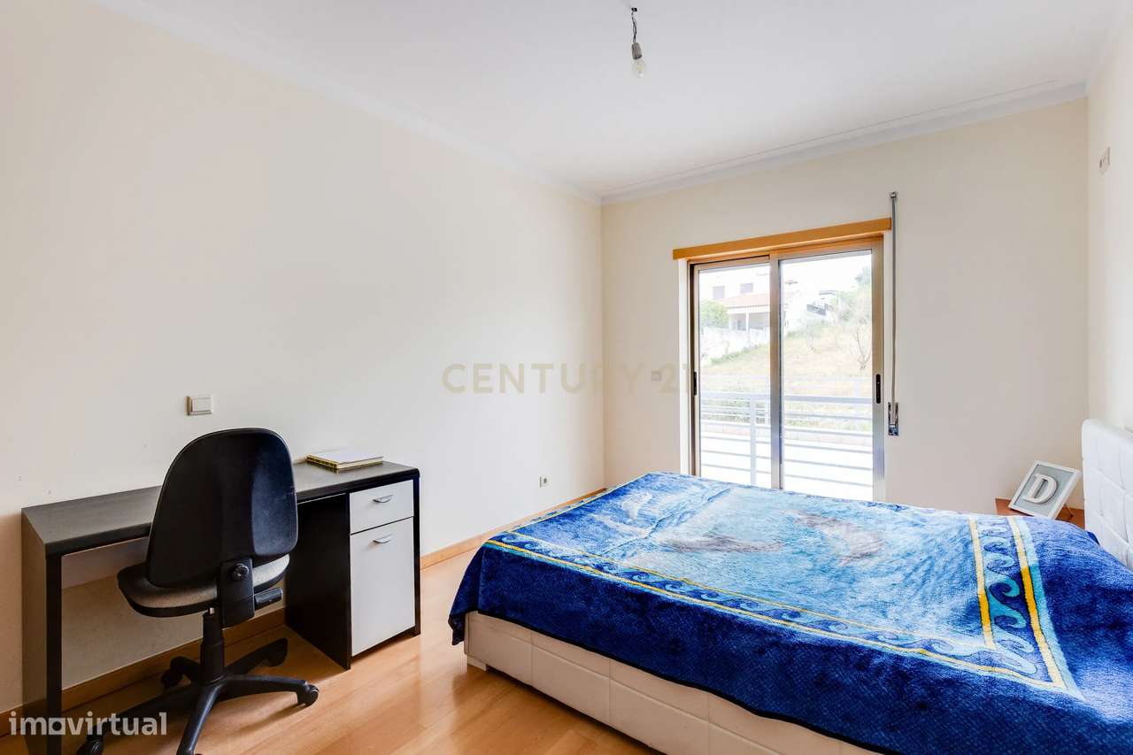 Apartamento T3 de Excelência com Terraço, Garagem Box, no Louriçal - P-19