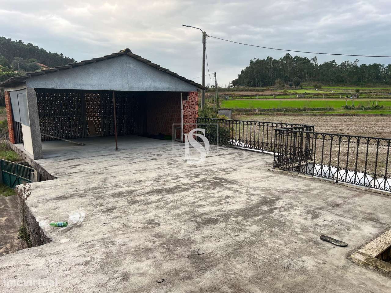 Moradia em Pedra / Casa de Campo inserida num lote de 6000m2-11