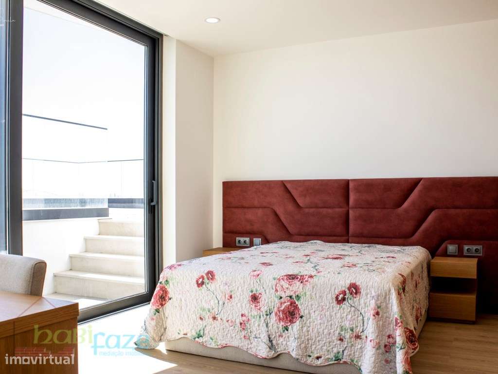 Vende-se Moradia de Luxo T5 com piscinas e Vista Mar-12