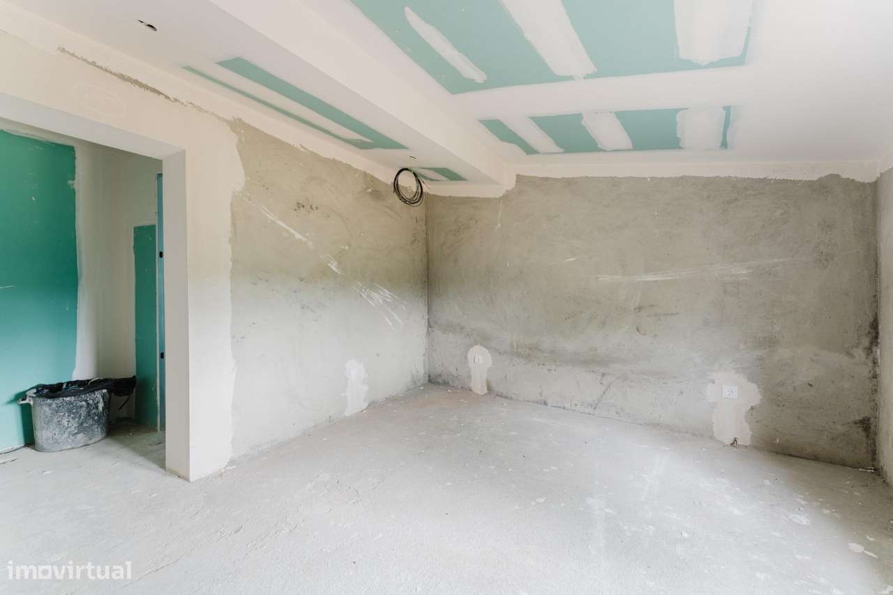 Moradia T2 em Obra Bruta | Aldeia da Moçarria | 15 min de Santarém-19