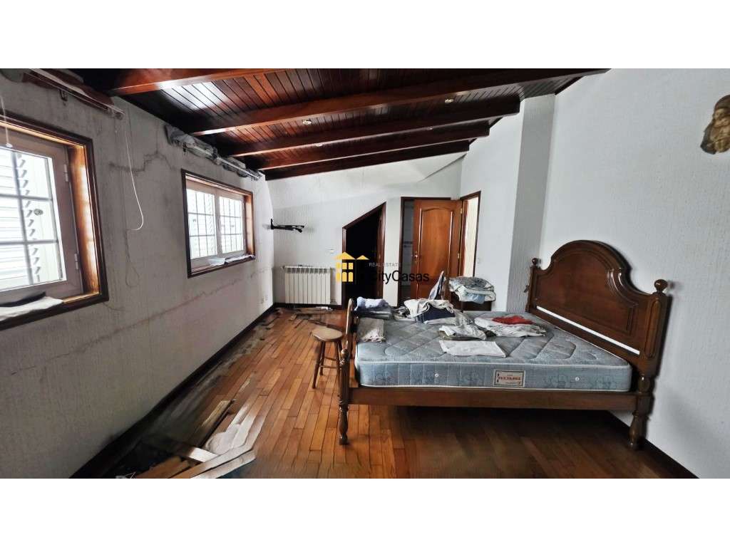 Vivenda de 4 Frentes com 3 Suítes, Garagem e Terreno | Gaia-25