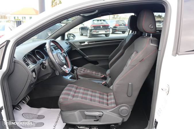 VW Golf GTI (BlueMotion ) - 19