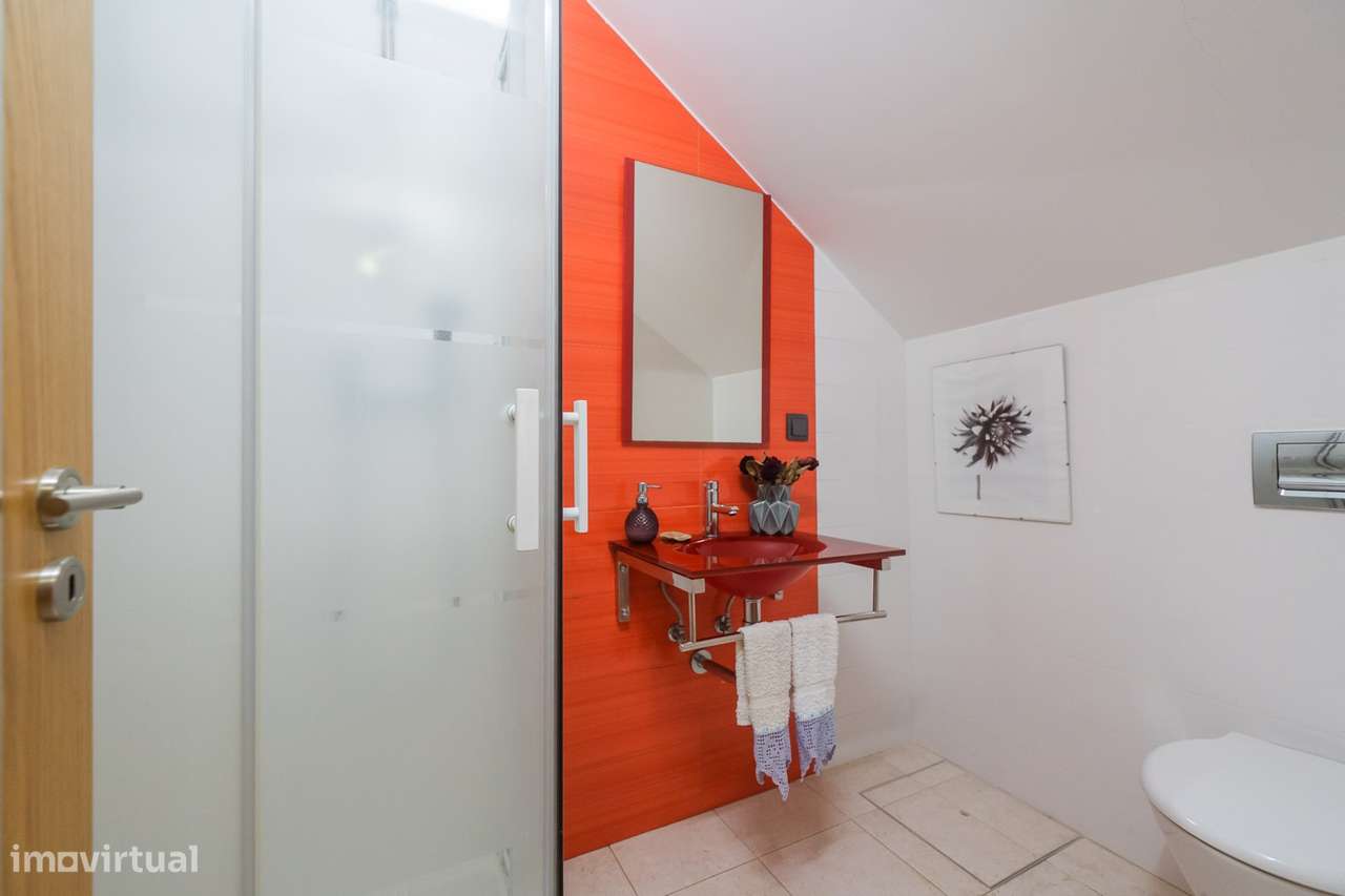 Moradia T-4+1 em Agualva Cacém-16