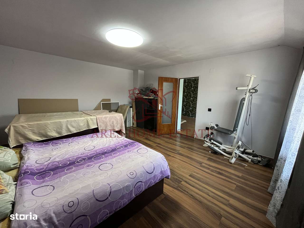 Casă individuală P+1+pod, pe piloni cu panouri solare - Imagine principală: 3/19