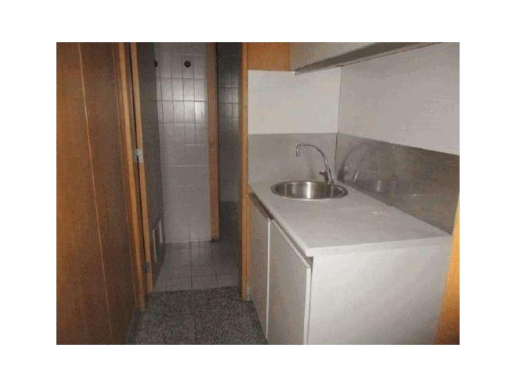 Loja com 330 m2 em Abrantes - Grande imagem: 5/5