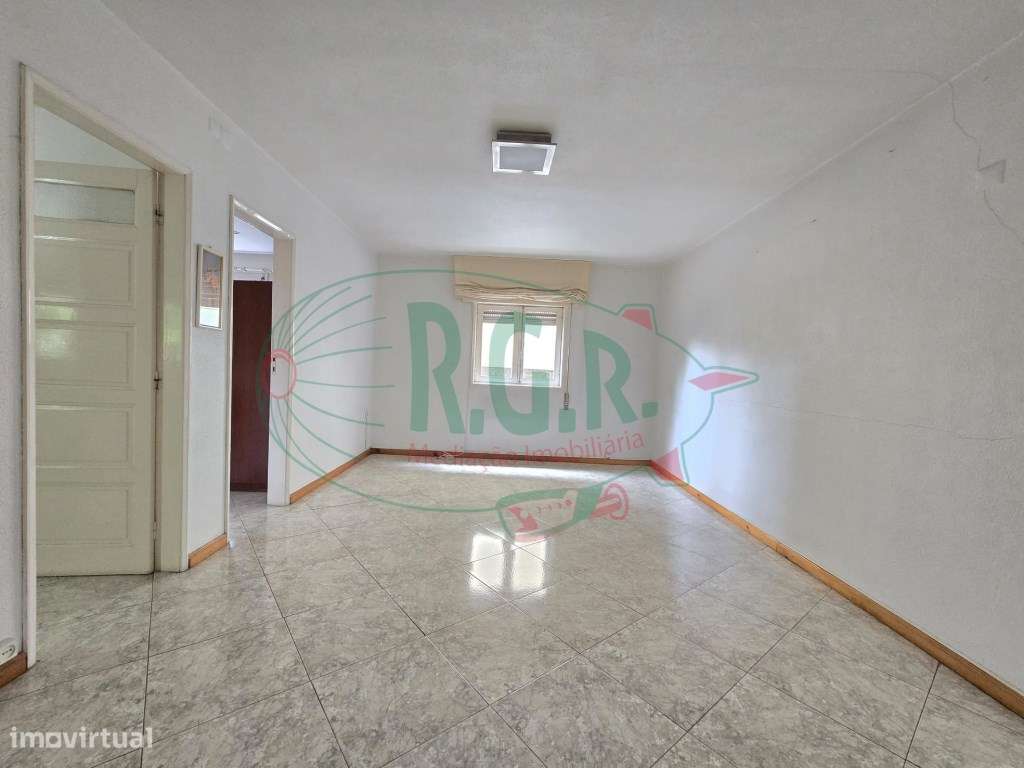 INVESTIMENTO - T5 Entrada Independente | Garagem | Peq. Quintal | C...-19