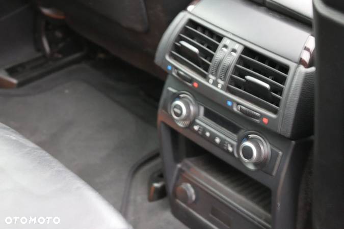 BMW X5 5.0i xDrive - 8