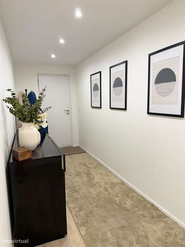 Moradia geminada Bi-Familiar T3 + T1 — Dois espaços...-22