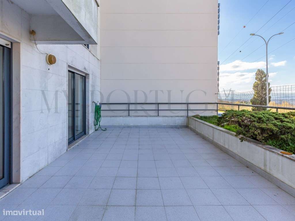 Apartamento T2 com Terraços Generosos, Garagem e Arrecadação - Grande imagem: 5/31