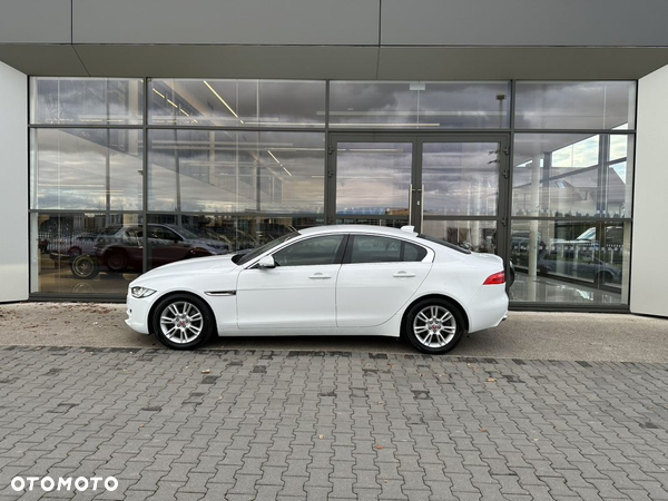 Jaguar XE 2.0 D Prestige - 5